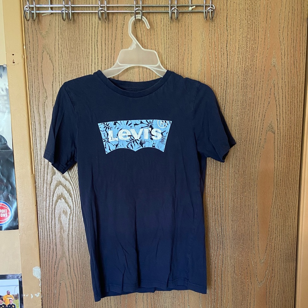 Levis navy graphic tee shirt